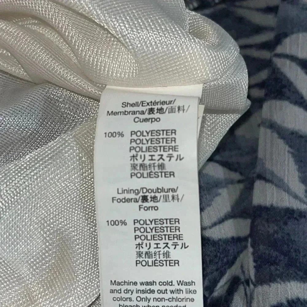 This GAP sz S maxi skirt is lightweight polyester for true flow and flounce EUC - Picture 3 of 6